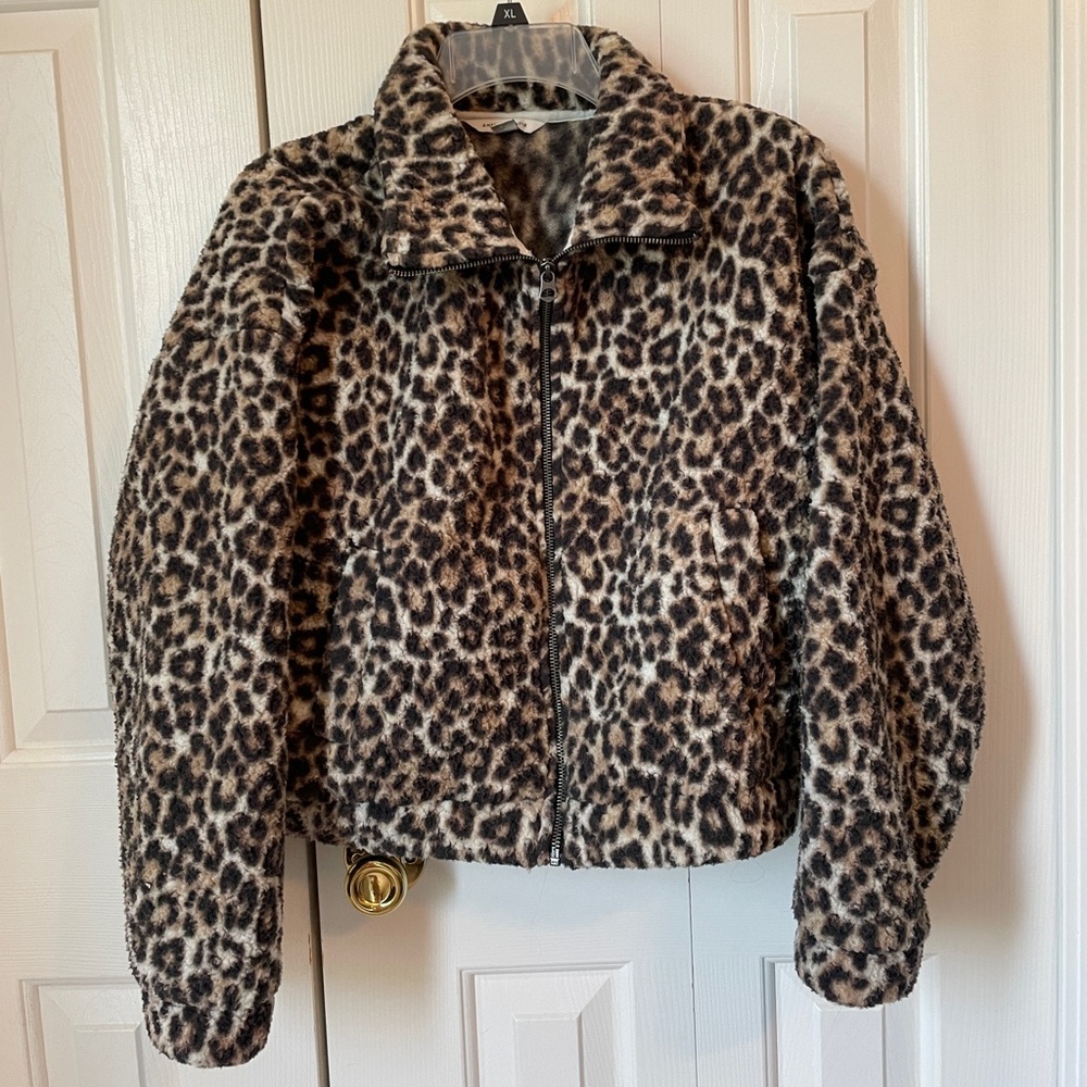 American Eagle size M cheetah zip up sherpa jacket